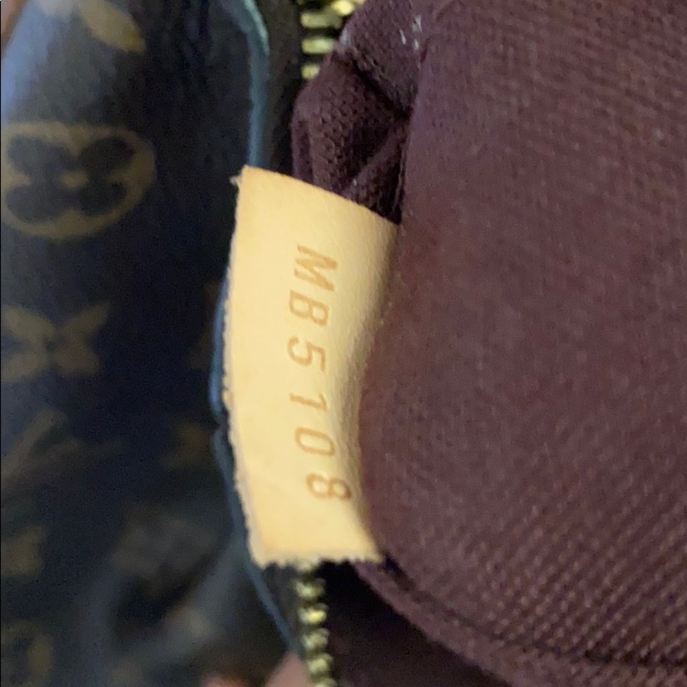 Eye catching 💓LV crossbody💓 - Picture 16 of 16